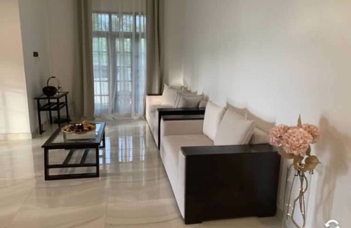Minuwangoda Villa | Nestled into a quiet comfy paradise! Just 12km from Katunayake Intl. Airport.