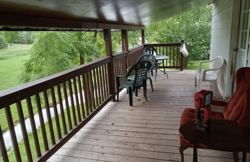 Allenwood Cabine | Nestled is the word for this country setting. Country living in its purest form.