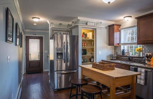 Jaffrey Maison | Nestled on the edge of the woods near Mount Monadnock