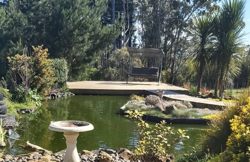 Bombay Cabine | Nestled Pukekohe side of the hills of Bombay with a large private pool