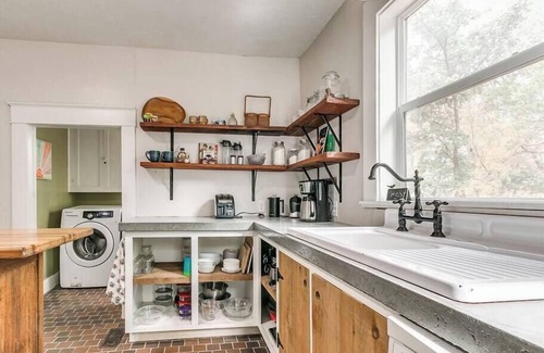 Guthrie Maison | Nestled Victorian Historic Area