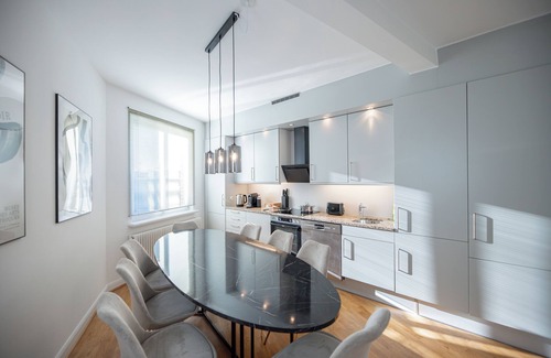 Mitte Appartement | nestup: 130 m² Duplex Penthouse - Rooftop Terrace with Skyline View