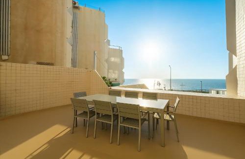Netanya Appartement | Netanya Beachfront & Pool Retreat by Sea N' Rent