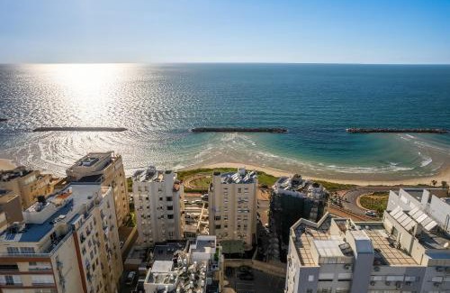 Netanya Appartement | Netanya Beachfront & Pool Retreat by Sea N' Rent
