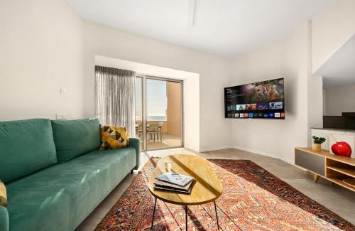 Netanya Appartement | Netanya Beachfront & Pool Retreat by Sea N' Rent