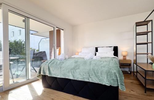 Freilassing Appartement | NEU! BeSSa Homes Deluxe Apartment 6 Personen Klima Garten King Size Betten