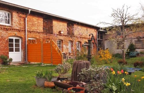 Mesekenhagen Appartement | NEU Fewo im Bauernhaus mit idyllischem Innenhof und Naturgarten