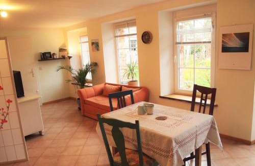 Mesekenhagen Appartement | NEU Fewo im Bauernhaus mit idyllischem Innenhof und Naturgarten