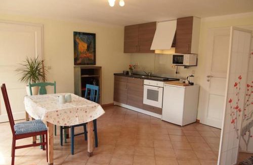 Mesekenhagen Appartement | NEU Fewo im Bauernhaus mit idyllischem Innenhof und Naturgarten