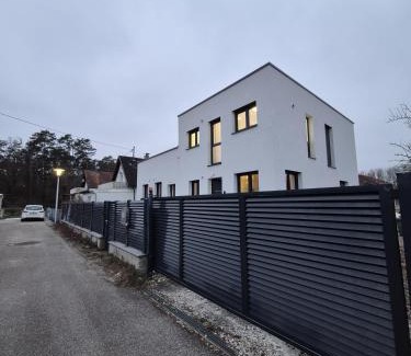 Wagram Appartement | Neubauwohnung mit 80 m2 Terrasse, 8 Minuten von Linz entfernt