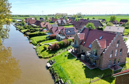 Eilsum Appartement | Neue 80qm Ferienwohnung für 4 Pers. + 2 Hunde mit Kamin, Balkon & Wasserblick