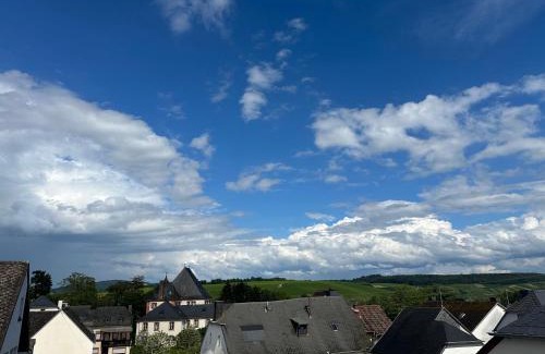 Bekond Appartement | Neue Fewo mit Schlossblick - Urlaub im Wein- und Ferienort Bekond
