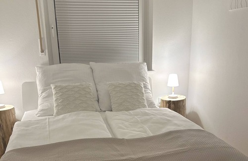 Schloss Holte-Stukenbrock Appartement | Neue, Moderne, 70m² Große Ferienwohnung mit Überdachter Terrasse und Garten