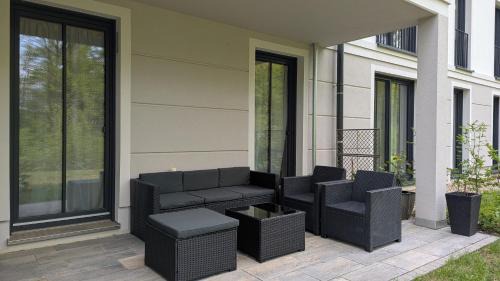Bestensee Appartement | Neue moderne große Wohnung am See mit Terrasse, Garten, Einbauküche, Badewanne, Dusche, nähe Berlin