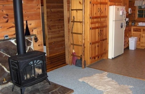 Nevada City Maison | Famille et animaux acceptés! Proche de la ville et de la rivière.