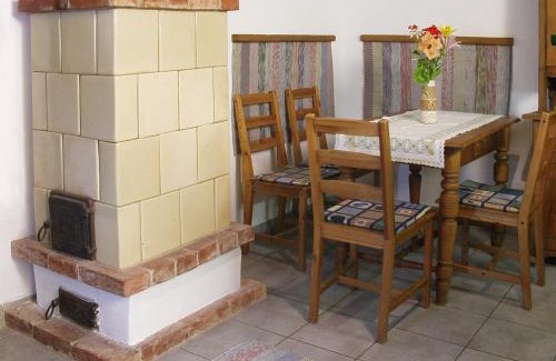 Bator Maison | Nevenincs Vendégház