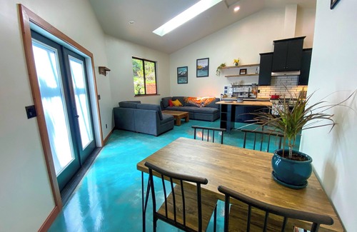 Pacific Maison | New 1 bedroom house. Country setting yet close to town!