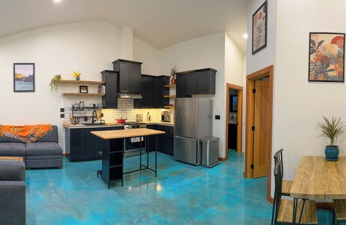 Pacific Maison | New 1 bedroom house. Country setting yet close to town!