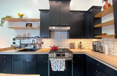 Pacific Maison | New 1 bedroom house. Country setting yet close to town!