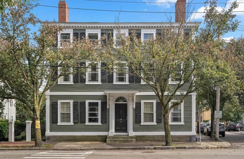 Salem Appartement | NEW 1803 Salem 1BR l Walk 2 Haunted Happenings