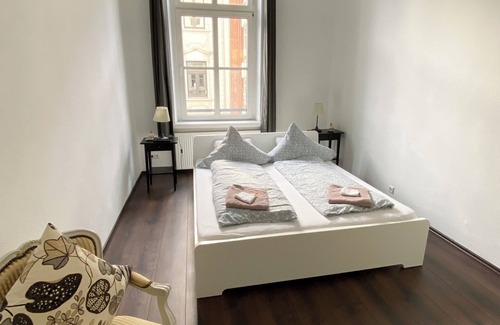 Dusseldorf Old Town Appartement | New 1st Floor Flat, DUS city, 2BR, 2 Bath, Balcony