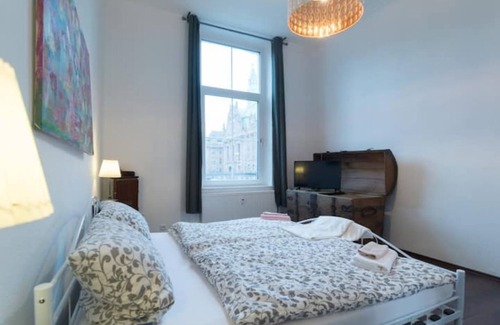 Dusseldorf Old Town Appartement | New 1st Floor Flat, DUS city, 2BR, 2 Bath, Balcony