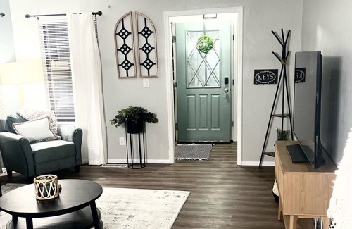 Enid Maison | NEW 2 Bed, 1.5 Bath Duplex