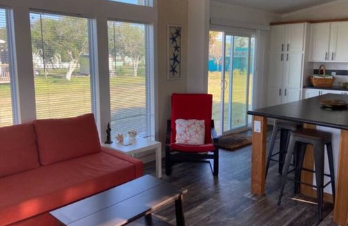 Long Mott Maison | New 2 Bed/1 Bath Bayfront Home