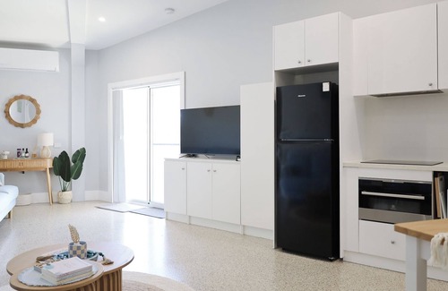 Anna Bay Maison | NEW 2 bed, walk to everything!