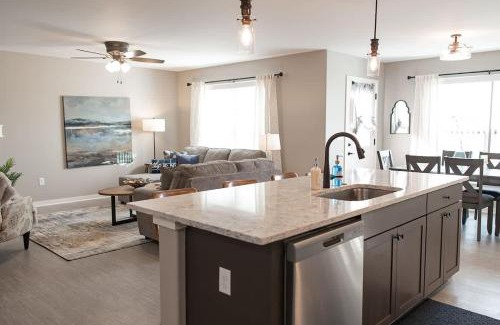 Loves Park Maison | New 2 Bed with Office in Loves Park