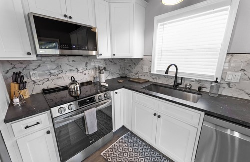 Historic Uptown Maison | New 2 Bedroom - Downtown St Pete!