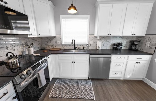Historic Uptown Maison | New 2 Bedroom - Downtown St Pete!