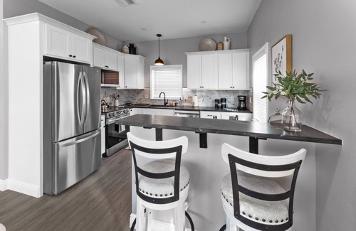 Historic Uptown Maison | New 2 Bedroom - Downtown St Pete!