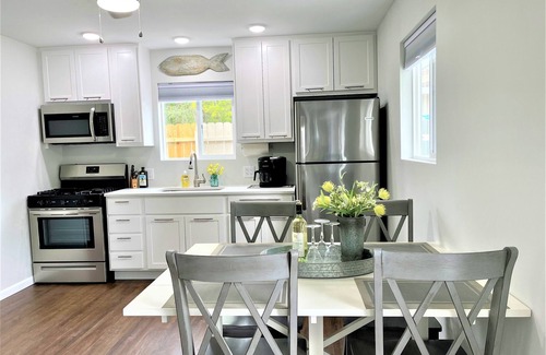 Bass Lake Cottage | New 2 Bedroom Guest Cottage on Bass Lake - Paddleboard/Private Boat Ramp/Bikes