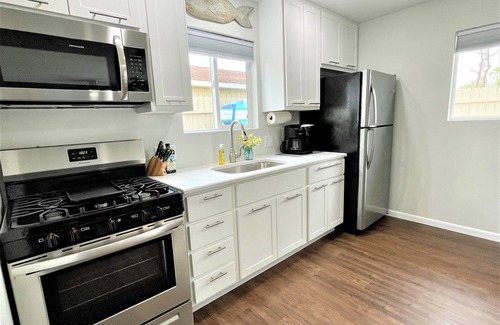 Bass Lake Cottage | New 2 Bedroom Guest Cottage on Bass Lake - Paddleboard/Private Boat Ramp/Bikes