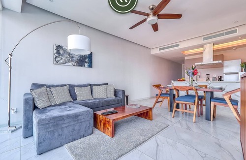Isla Iguana Appartement | New 2 BR Condo Right in the Marina - Rooftop Pool