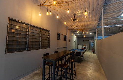 George Town Maison | -NEW- 22Pax 5R4B V KTV,KID'S POOL,POOL TABLE NEAR USM,LWE HOSPITAL,SPI ARENA