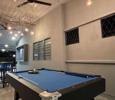 George Town Maison | -NEW- 22Pax 5R4B V KTV,KID'S POOL,POOL TABLE NEAR USM,LWE HOSPITAL,SPI ARENA