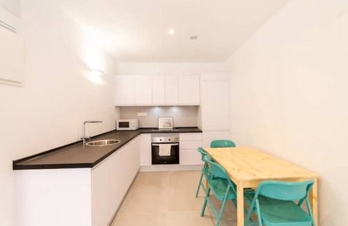 Figueretas Appartement | NEW 3/2 across from the Beach!