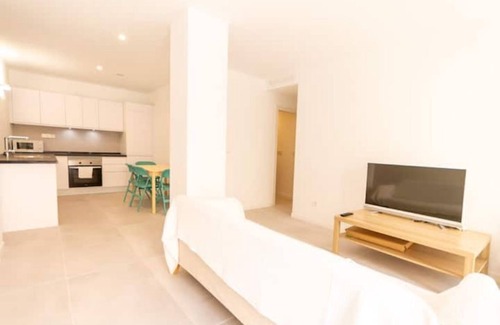 Figueretas Appartement | NEW 3/2 across from the Beach!