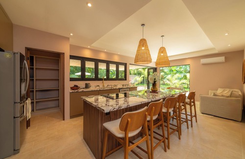 Manzanillo Maison | New 3-bdr home with pool in Manzanillo, near Santa Teresa