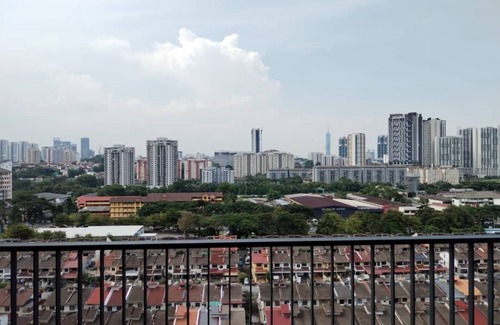 Kampung Haji Abdullah Hukum Copropriété | New 3-bedroom condo with 600 sq ft terrace viewing Kuala Lumpur City,