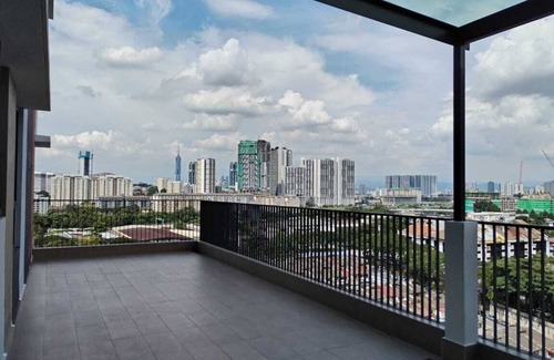 Kampung Haji Abdullah Hukum Copropriété | New 3-bedroom condo with 600 sq ft terrace viewing Kuala Lumpur City,