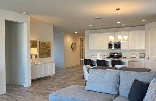 Maricopa County Maison | New 3-bedroom home in Litchfield Park w/ outdoor area. Near Hiking & Golfing