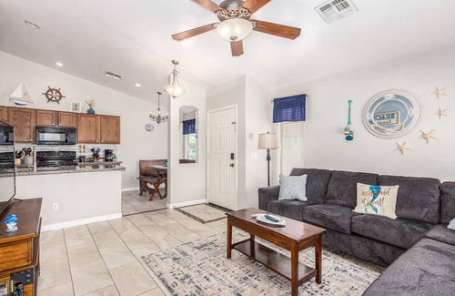 Circle Cross Ranch Maison | **NEW** 3 Bedroom w/ den! 5 Queen beds! Heated Private Pool!
