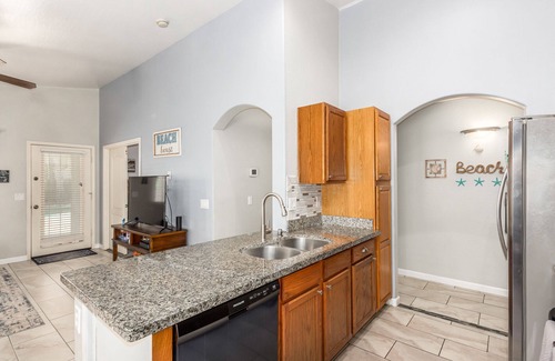 Circle Cross Ranch Maison | **NEW** 3 Bedroom w/ den! 5 Queen beds! Heated Private Pool!