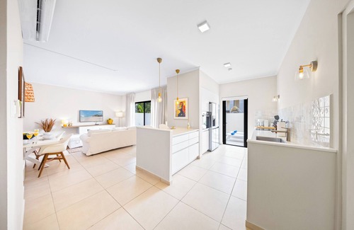 Gold Coast Maison | NEW 3BR - 0.5 Miles to the Beach w/ Private Pool, Gym, BBQ in a Gated Community