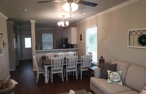 College Station Maison | NEW 4/4 Farmhouse style house in College Station!