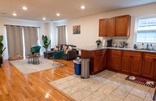 Ampere Appartement | New 4 Apts-198-3 Bed Apt 1st Floor & 3 Bed Apt 2nd Floor - 1 Bed Studio Apt Ground Floor & 1 Bed Studio Apt Ground Floor near Penn Station EWR Airport Hospital NYC