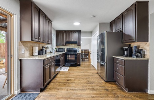 South Arlington Maison | NEW! 4 Bed 2.5 Bath, House w/ Cowboy Pool and Fire Pit in Central DFW!
